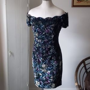 Beautiful vintage floral velvet dress 7/8